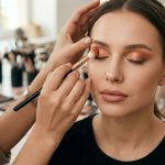 Нанесення макіяжу
